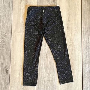 Lululemon Wunder Under Crop size 4 black/grey